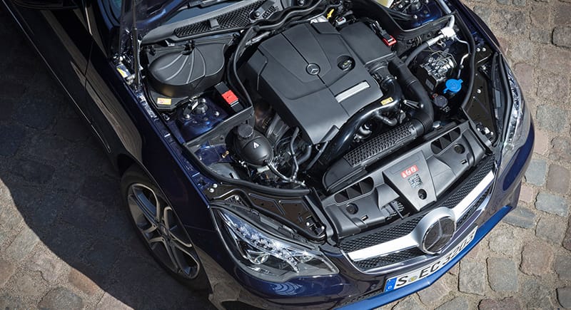 درکاپوت مرسدس بنز E250 در کاپوت مرسدس بنز E250