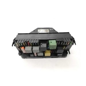 جعبه فیوز داخل موتور بنز e200 اتاق w212