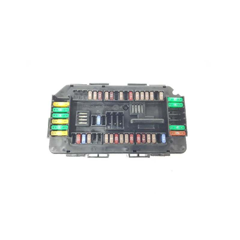 جعبه فیوز داخل موتور بی ام و 328 اتاق F30 جعبه فیوز داخل موتور بی ام و 328 اتاق f30