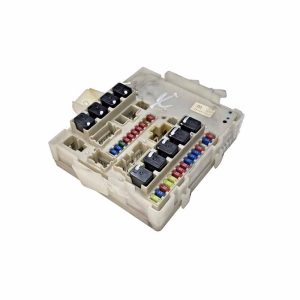 جعبه-فیوز-داخل-کابین-نیسان-پاترول-4-در-2014-تا-2017